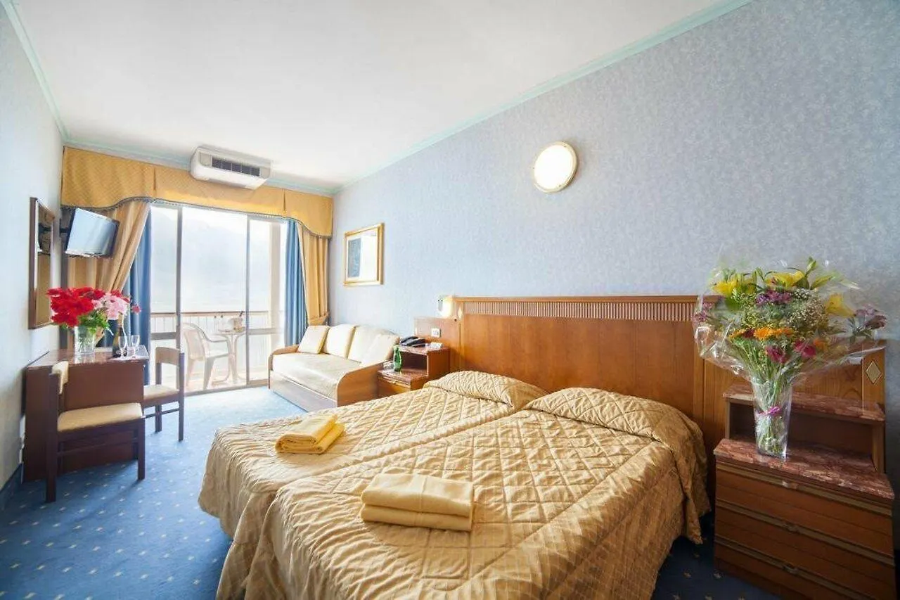 Hotel Astor Limone sul Garda 4*,