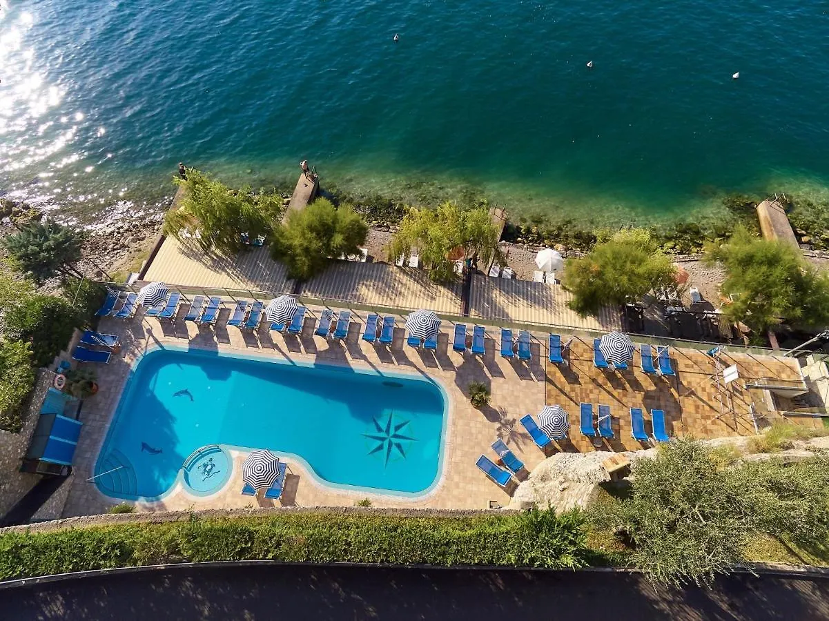 Hotel Astor Limone sul Garda 4*,