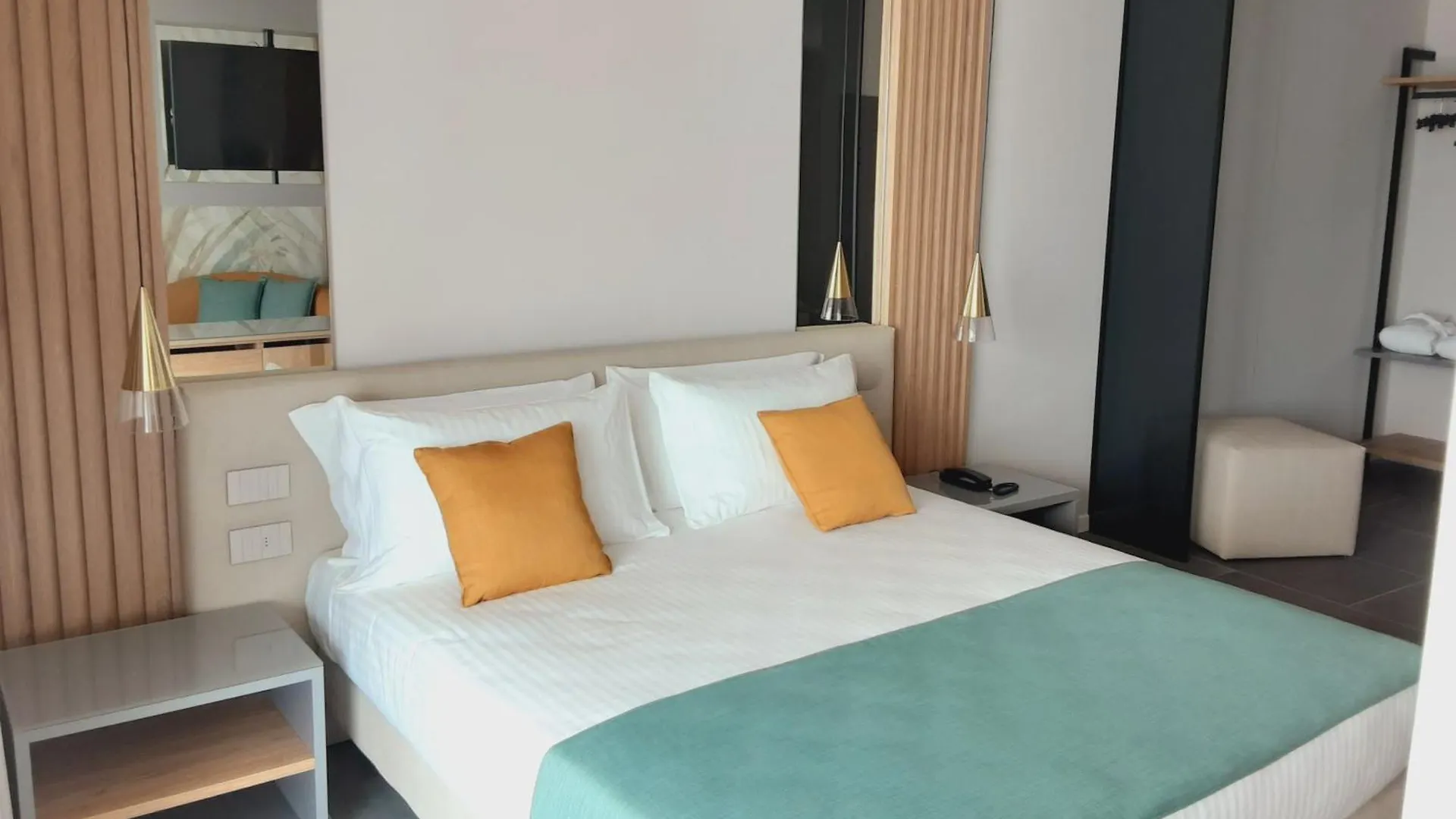 Hotel Astor ليمونِ سول غاردا