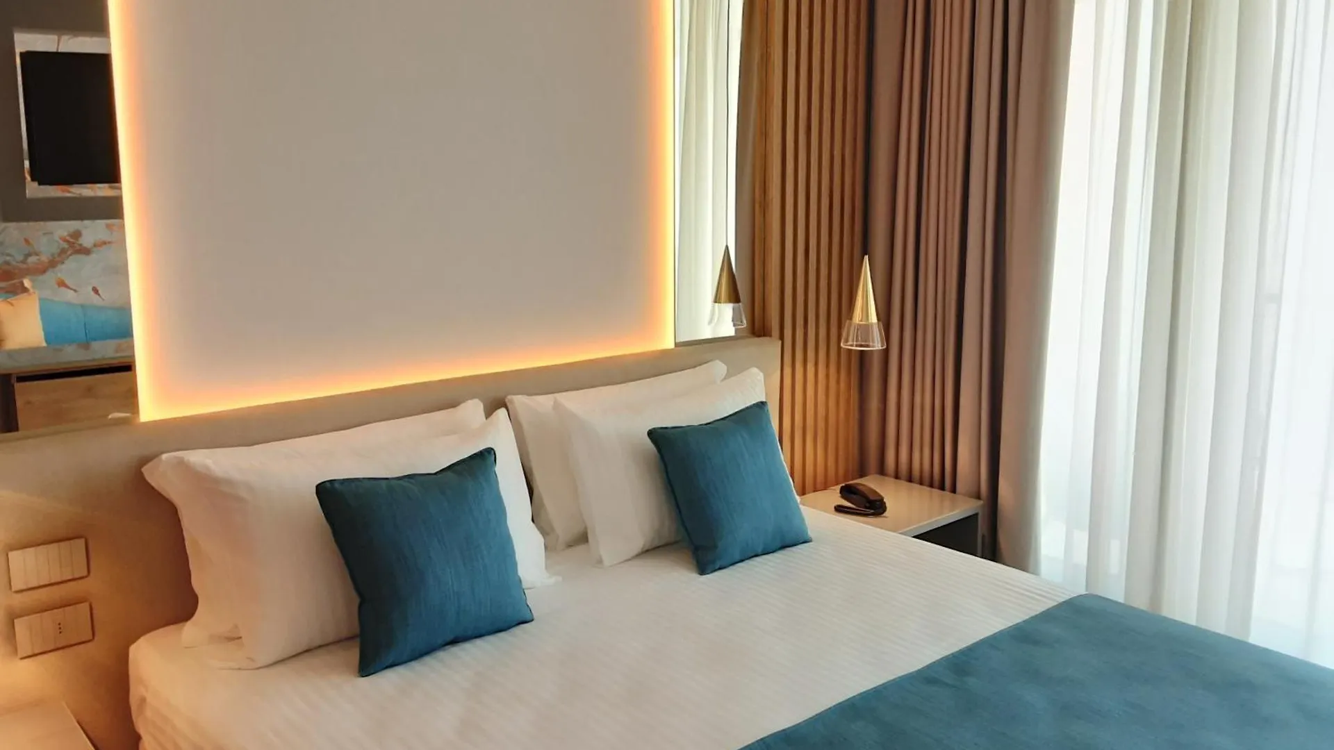 Hotel Astor ليمونِ سول غاردا إيطاليا